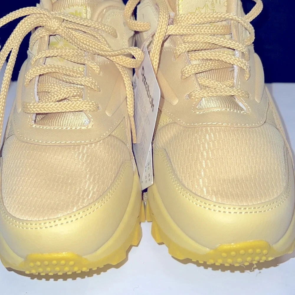 Cardi B Reebok size 6 fits women’s size 7.5